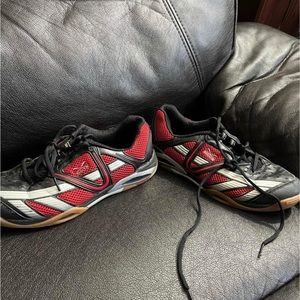 Men’s size 8.5 cross court trainers shoes